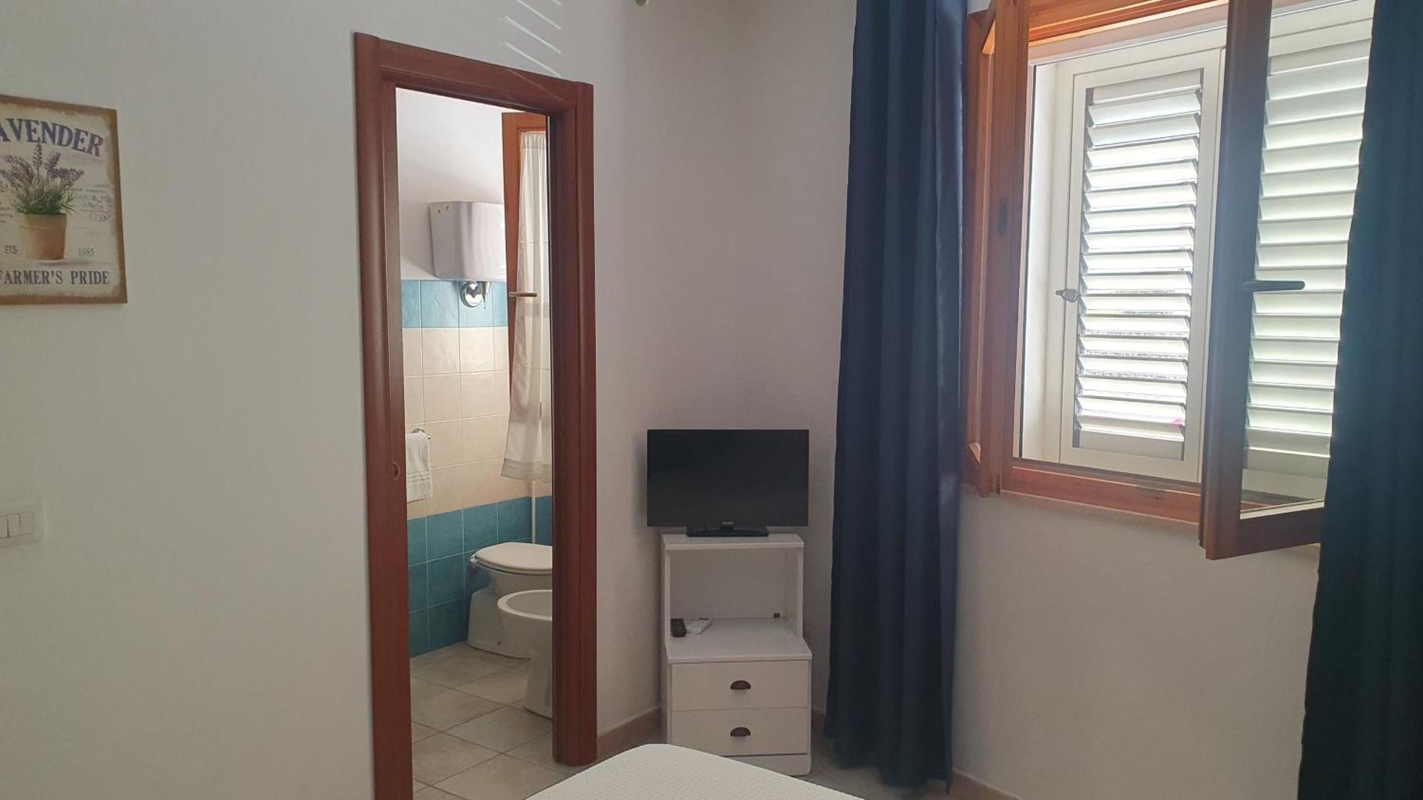 Blue Dolphin Guest House 阿尔盖罗 外观 照片